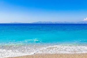 paysage de plage elli rhodes grèce eau turquoise et vue sur la turquie.