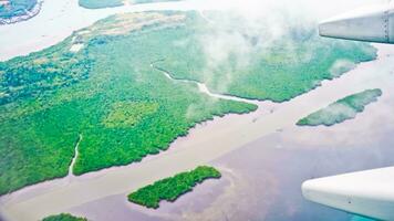 aérien vue de le rivière dans le riau îles photo