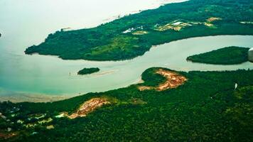 aérien vue de le rivière dans le riau îles photo