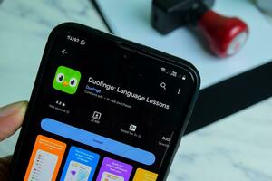 duolingo - Langue cours application sur téléphone intelligent filtrer. duolingo est une logiciel gratuit la toile navigateur développé par duolingo. bekasi, Indonésie, janvier 8, 2023 photo