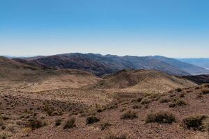 désert montagnes de Nevada avec bleu ciel sur le Contexte photo