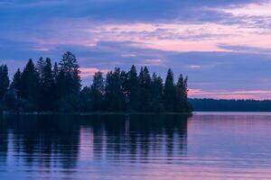 Naturel paysage, blanc nuit plus de le large nord Lac photo