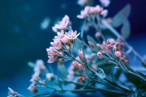 ai généré une proche en haut image de une bouquet de fleur sur une bleu Contexte photo