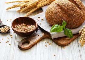 pain sur table photo