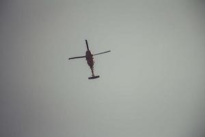 Hélicoptère militaire israélien uh-60 Black Hawk volant dans le ciel photo