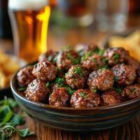 ai généré un attractif et bon goût image de Boulettes de viande portion et pinte de Bière ensemble photo