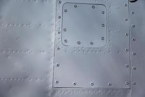 peau d'avion se bouchent. rivets sur métal gris. photo