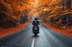 ai généré une homme équitation une moto vers le bas le route dans l'automne photo