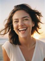 ai généré Jeune femme en riant Heureusement à le bord de mer plage à le coucher du soleil photo