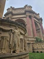 femelle sculptures et statues dans le architecture de palais de bien les arts dans san francisco Californie photo