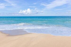 été concept mer vue le sable plage avec vague et bleu ciel la nature vue à phuket touristique attraction plage Thaïlande photo