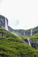 cascades à aurlandsfjord aurland sognefjord en norvège. photo
