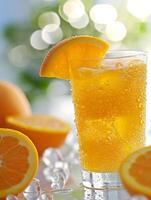 ai généré une verre de Orange jus avec la glace cubes photo