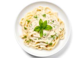 ai généré Haut vue fettucine avec Alfredo sauce sur blanc Contexte photo