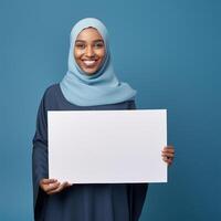 ai généré femme d'affaires en portant Vide conseil, isolé sur bleu Contexte photo