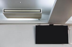 air Conditionneur avec noir afficher LED la télé dans client pièce photo