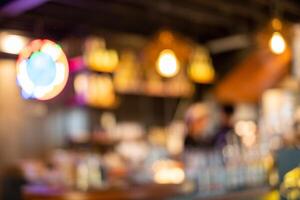 flou scène compteur bar avec lumière dans café magasin photo