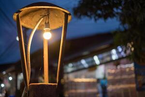 ancien lampe éclairage sur bois Charpente photo