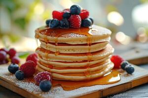 ai généré empilés piles de Crêpes avec baies dans mon chéri sirop sur une en bois planche photo