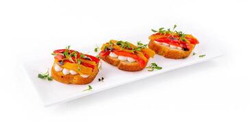 Bruschetta avec mozzarella et cloche poivre photo