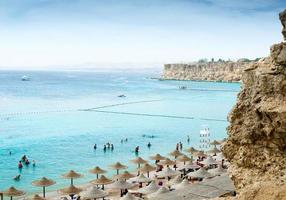 Egypte, 2021- personnes dans l'eau sur une plage