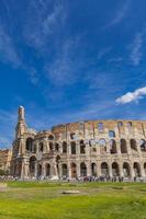 Rome, Italie, 24 septembre 2016 - personnes non identifiées par Colisée à Rome, Italie. il a été ouvert à 80 après JC et est le plus grand amphithéâtre jamais construit. photo