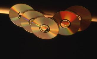 Trois CD sont arrangé dans une cœur forme photo