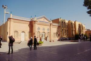new julfa isfahan, iran, 2016 - construction du musée khachatur kesaratsi près de la cathédrale arménienne vank saint sauveur.