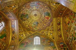 new julfa isfahan, iran, 2016 - intérieur de la célèbre architecture ancienne. beaux murs et plafonds ornés à l'intérieur de la cathédrale du saint-Sauveur vank ou arménien. photo