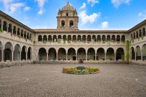 santo domingo couvent construit sur le Haut de le coricancha inca temple, cusco, Pérou photo