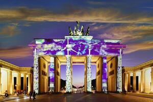 Berlin, Allemagne, 2021 - Brandebourg porte pendant le Festival de lumières, pariser carré, sous tanière tilleul, Berlin, Allemagne photo