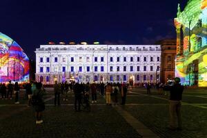 Berlin, Allemagne, 2021 - bebelplatz pendant le Festival de lumières, sous tanière tilleul, Berlin, Allemagne photo