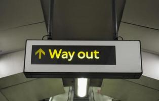 Sortie panneau de sortie dans le métro de Londres photo