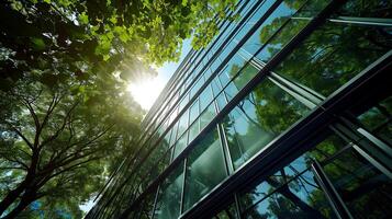 ai généré respectueux de la nature bâtiment dans le moderne ville, vert arbre branches avec feuilles et durable verre bâtiment pour réduire chaleur et carbone dioxyde, ai généré. photo