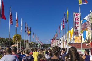 budapest, hongrie, 17 août 2014 - personnes non identifiées sur le festival sziget à budapest. sziget festival est l'un des plus grands festivals musicaux et culturels d'europe, qui se tient chaque août à budapest. photo