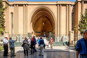 Téhéran, iran, 2016 - l'entrée du musée national d'iran. photo