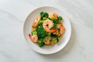 brocoli sauté aux crevettes photo