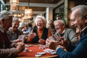 ai génératif de bonne humeur groupe de les personnes âgées ayant amusement en jouant carte Jeux à bar table vieux gens profiter gratuit temps ensemble actif retraite concept photo