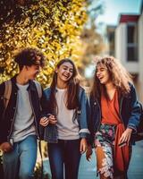 ai génératif groupe de multiracial élèves Aller à école ensemble content Jeune gens ayant amusement dans Université Campus en riant copains en marchant en plein air Bourse d'études concept photo