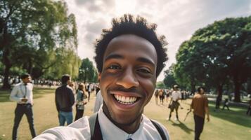 ai génératif Beau homme prise une selfie à le parc portrait de une content gars sourire à le caméra photo