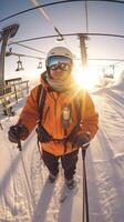 ai génératif promeneur avec sac à dos prise selfie sur le Haut de le Montagne content homme prend portrait image en plein air profiter hiver ensoleillé journée sport La technologie et mode de vie concept photo