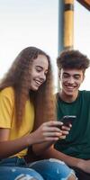 ai génératif Jeune gens en utilisant intelligent mobile téléphone dispositif en plein air content adolescents ayant amusement ensemble en train de regarder vidéo histoires sur social médias Plate-forme branché La technologie et jeunesse mode de vie co photo