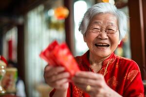ai généré chinois grand-mère portant traditionnel costume et en portant aungpao bokeh style Contexte avec génératif ai photo