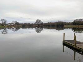 une vue de alderford Lac dans shropshire dans le hiver photo