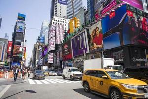 New York, États-Unis, 31 août 2017 - personnes non identifiées sur Times Square, New York. Times Square est le lieu touristique le plus populaire de la ville de New York. photo