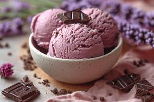 ai généré des balles de rose la glace crème couvert avec Chocolat. fraise saveur photo