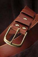 partie de une marron ceinture fabriqué de authentique coûteux cuir. photo