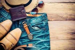 accessoires pour Hommes sur le en bois sol photo