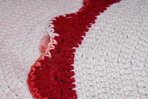 tapis au crochet rouge photo