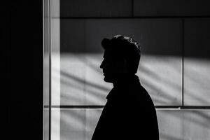 ai généré silhouette de une homme photo